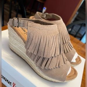 NWT Minnetonka Ashley II Wedge Sandal size 6